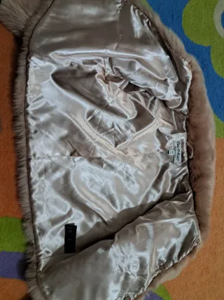 Abrigo corto de pelo rosa beige