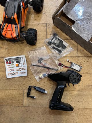 Carro RC Brushless 1/16 4WD – Monster Truck Rápido