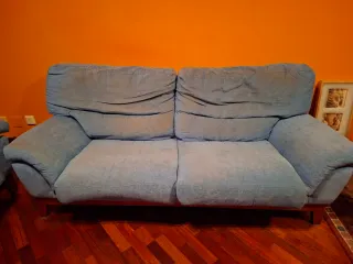 Sofá de tela azul/gris