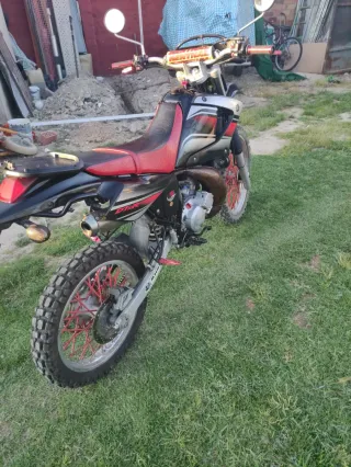 Yamaha DT125 Enduro/Motocross Moto