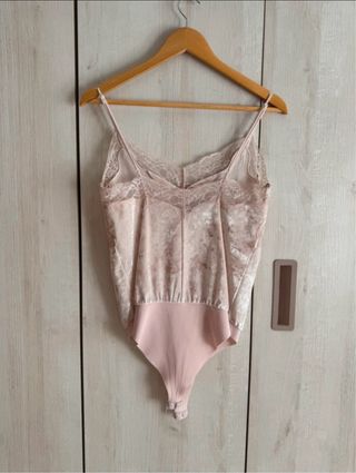 Body terciopelo rosa Bershka