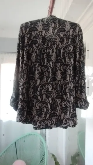 Blusón estampado negro y beige