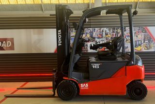 CARRETILLA ELEVADORA 1600 KG SEGUNDA MANO