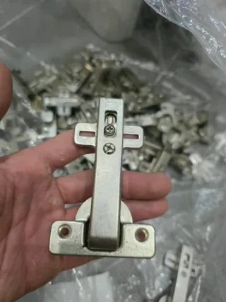 Bisagras para puertas de cocina