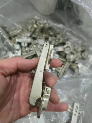 Bisagras para puertas de cocina