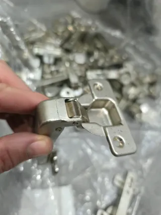 Bisagras para puertas de cocina