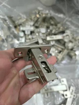 Bisagras para puertas de cocina