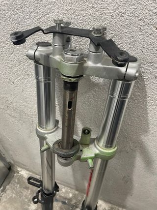 Horquilla Showa Invertida