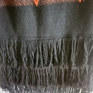 Abrigo punto de JOT flecos étnico talla única.