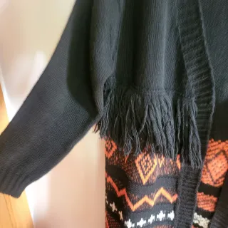 Abrigo punto de JOT flecos étnico talla única.