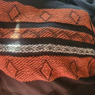 Abrigo punto de JOT flecos étnico talla única.