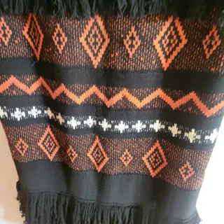 Abrigo punto de JOT flecos étnico talla única.