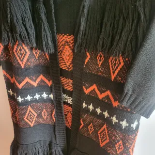 Abrigo punto de JOT flecos étnico talla única.