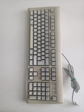 Apple Power Macintosh Performa 6320 con tastiera