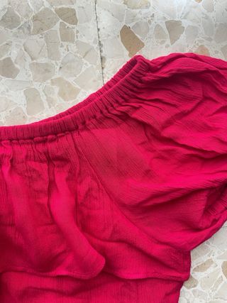Top Hombros Descubiertos Volante Fucsia Bershka
