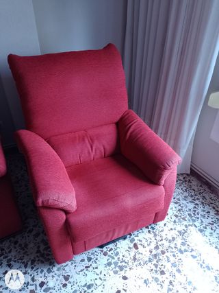 Sillón reclinable rojo