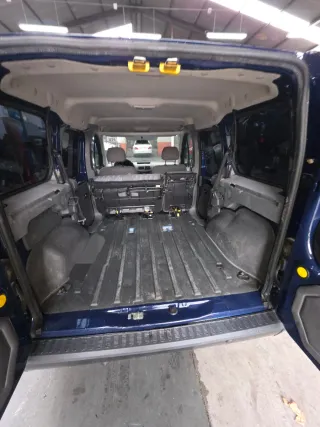 Ford Grand Tourneo Connec 2005