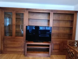 Mueble de salón madera y cristal