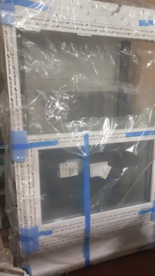 Ventana corredera con fijo de chapa