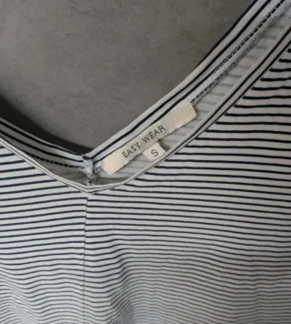 Camiseta de rayas gris y blanca Talla M