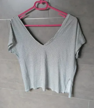 Camiseta de rayas gris y blanca Talla M