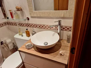 Specchio da bagno in legno e vetro