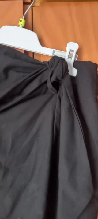 Falda negra con flecos