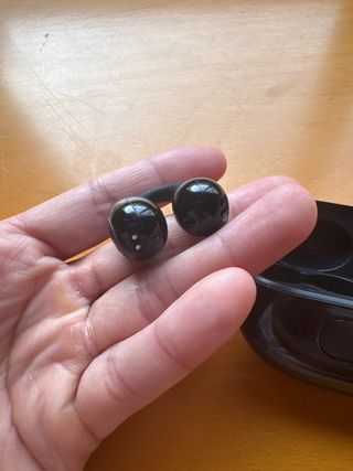 Auricular negro con estuche Le falta un auricular