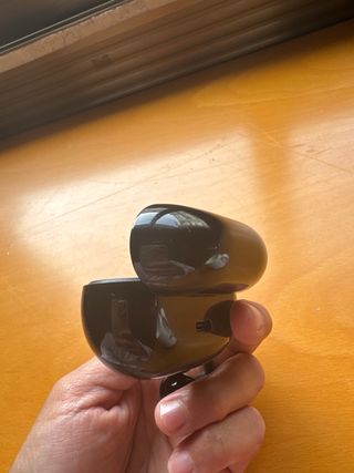 Auricular negro con estuche Le falta un auricular