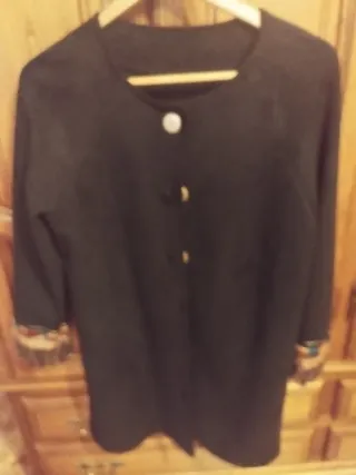 Chaqueta de fiesta negra con adornos