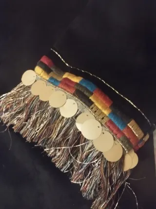 Chaqueta de fiesta negra con adornos