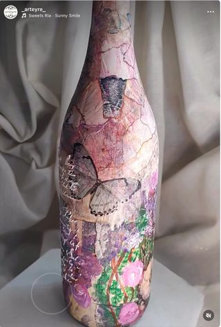 Botella decorada a mano