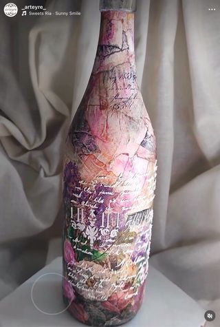 Botella decorada a mano