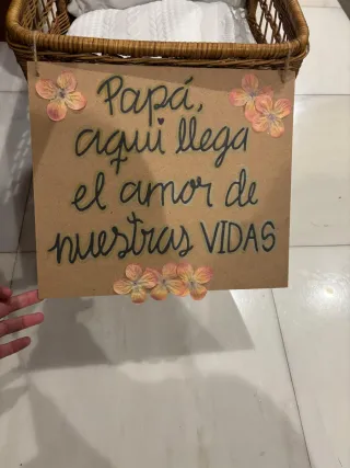 Cesta mimbre bebé boda, Papá, aquí llega el amor
