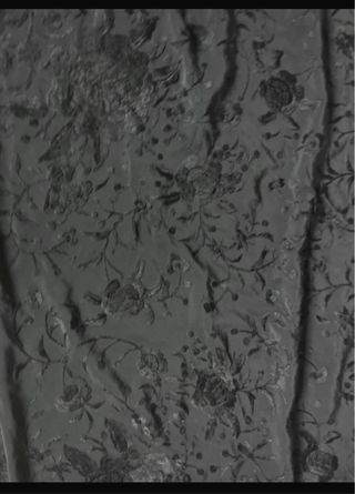 Manton bordado negro seda grande con flecos