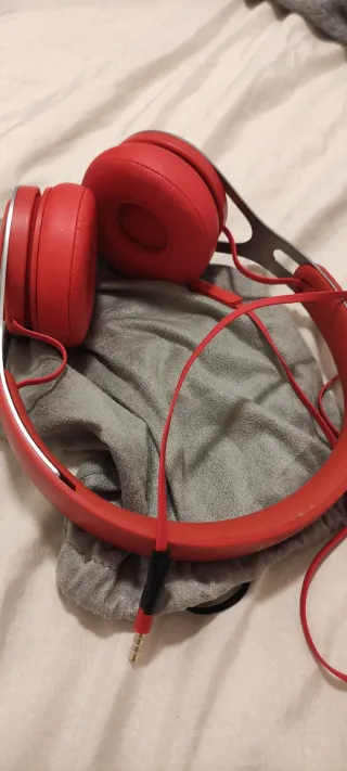 Auriculares Beats Rojos y Plateados