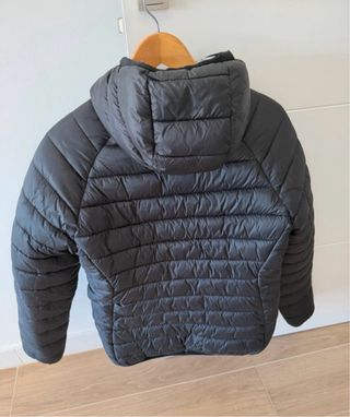 Chaquetón gris acolchado con capucha reversible