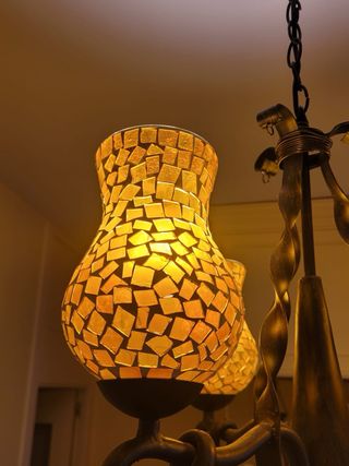 Lámpara forja con tulipas de cristal y mosaico