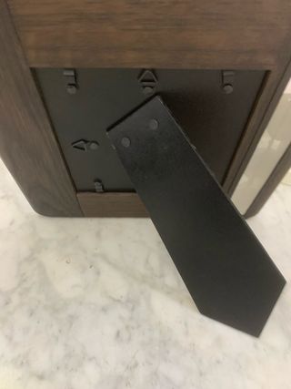 Cornice in legno con decorazioni