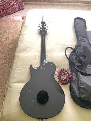 Guitarra Eléctrica Aria Les Paul + amplificador