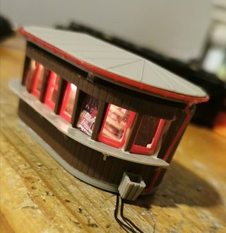 Maqueta H0 Kiosco con luz tren eléctrico miniatura