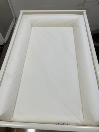 Cambiador IKEA con colchoneta a medida