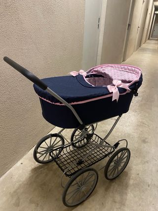 Coche de muñecas grande