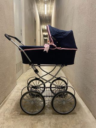Coche de muñecas grande
