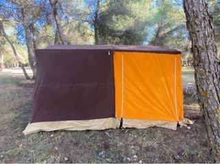 Remolque con tienda de campaña