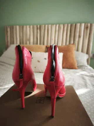 Botines Gloria Ortiz Rojos Peep Toe Tacón