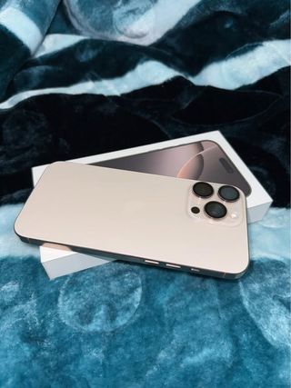 iPhone 16 Pro Max Dorado