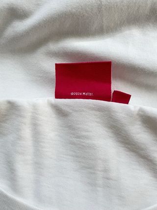 Camiseta Barbie Blanca con Logo Dorado