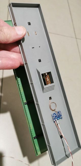 Estación andén iluminado tren eléctrico escala HO