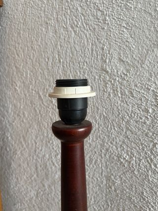 Lámpara de pie de madera
